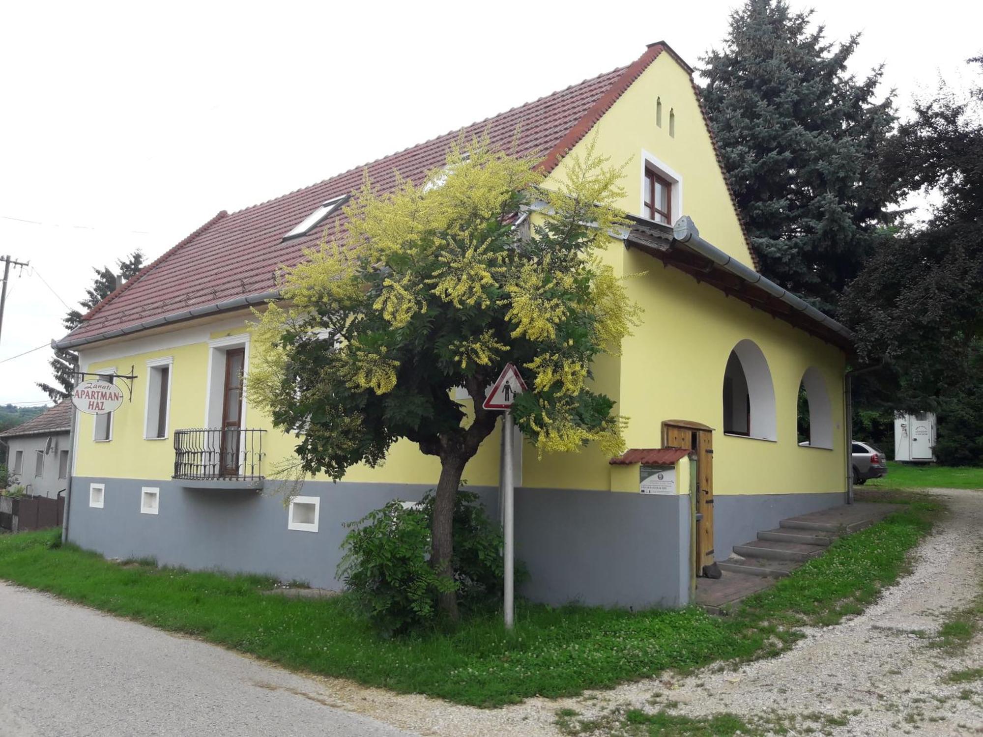 Zanati Apartmannház Nagykapornak Exteriér fotografie